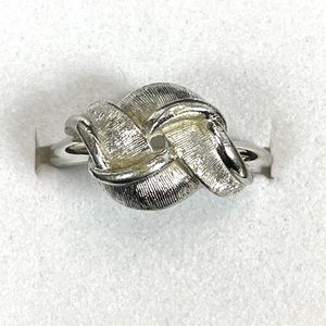 Vintage Avon 1970’s Silver Tone Love Knot Textured Ring Size 6-7